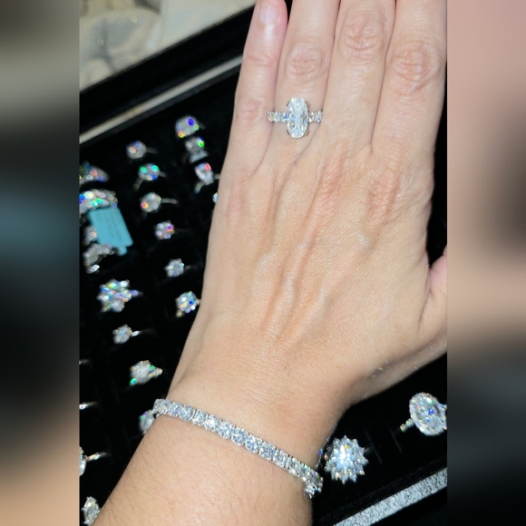 4.88cttw Moissanite Oval Cut Engagement Ring. SOLID SILVER S925 - Picture 8 of 11